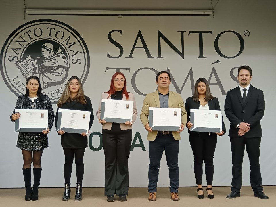 /235-nuevos-profesionales-y-tecnicos-recibieron-su-titulo-en-santo-tomas