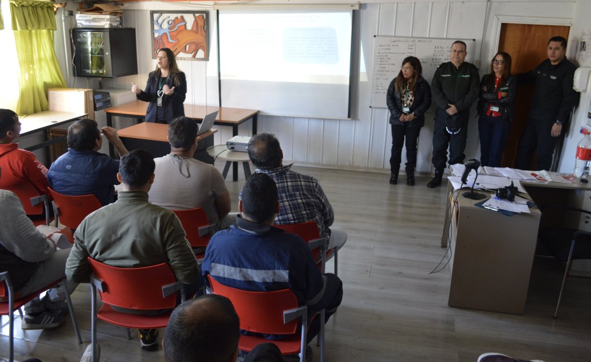 /internos-de-la-carcel-de-copiapo-reciben-charla-sobre-el-proceso-de