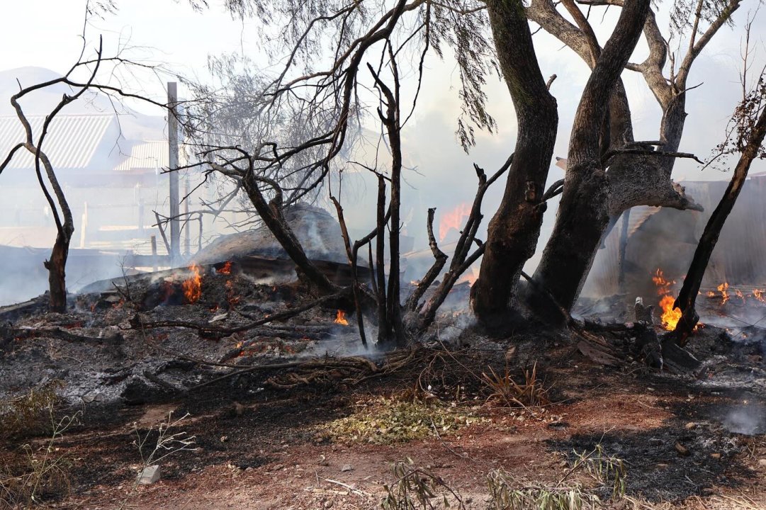 /emergencia-en-copiapo-incendio-forestal-deja-cinco-viviendas-destruidas-y