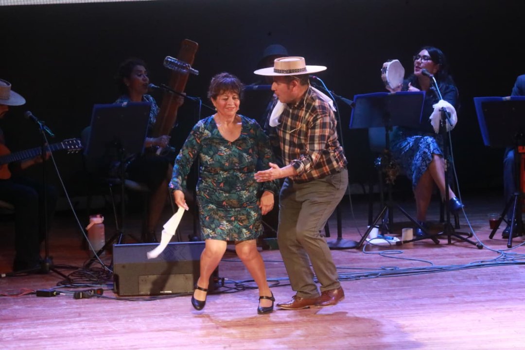 /entre-parras-y-pirquenes-celebro-25-anos-con-musica-tradicion-y-humor-en