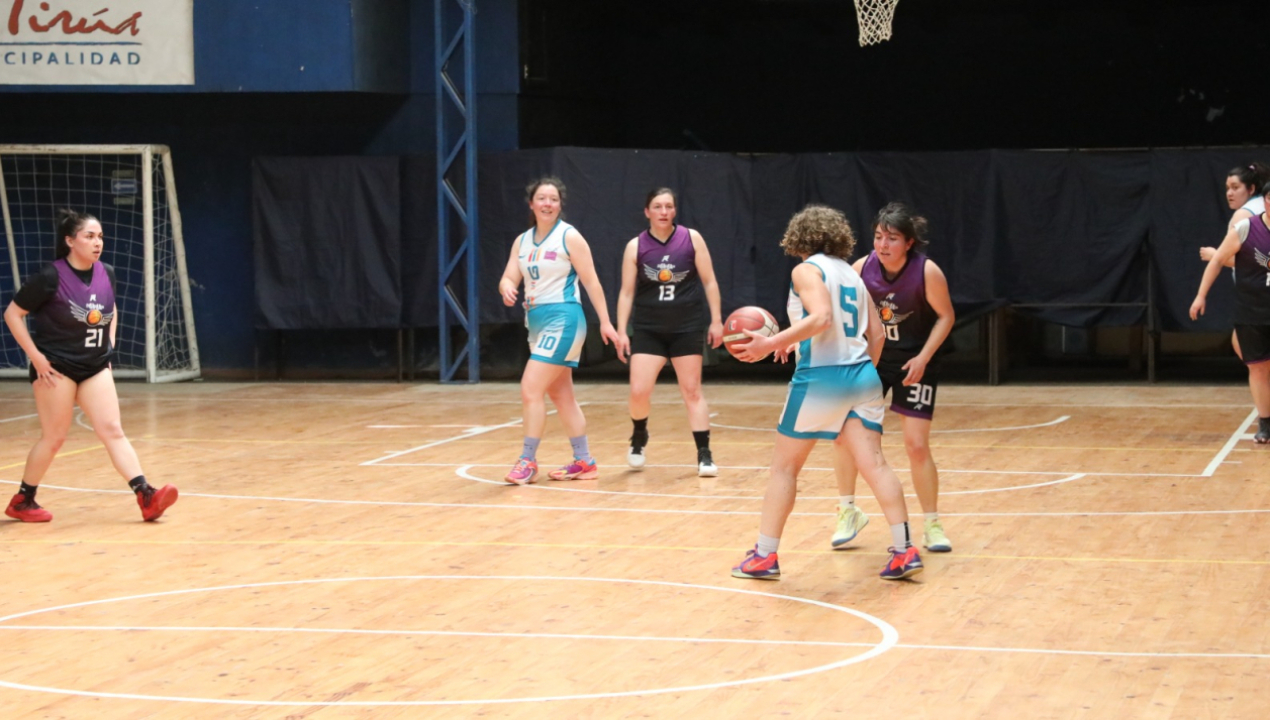 /basquetbol-y-voleibol-en-tirua-se-unen-para-promover-deporte-y-respeto-a-la