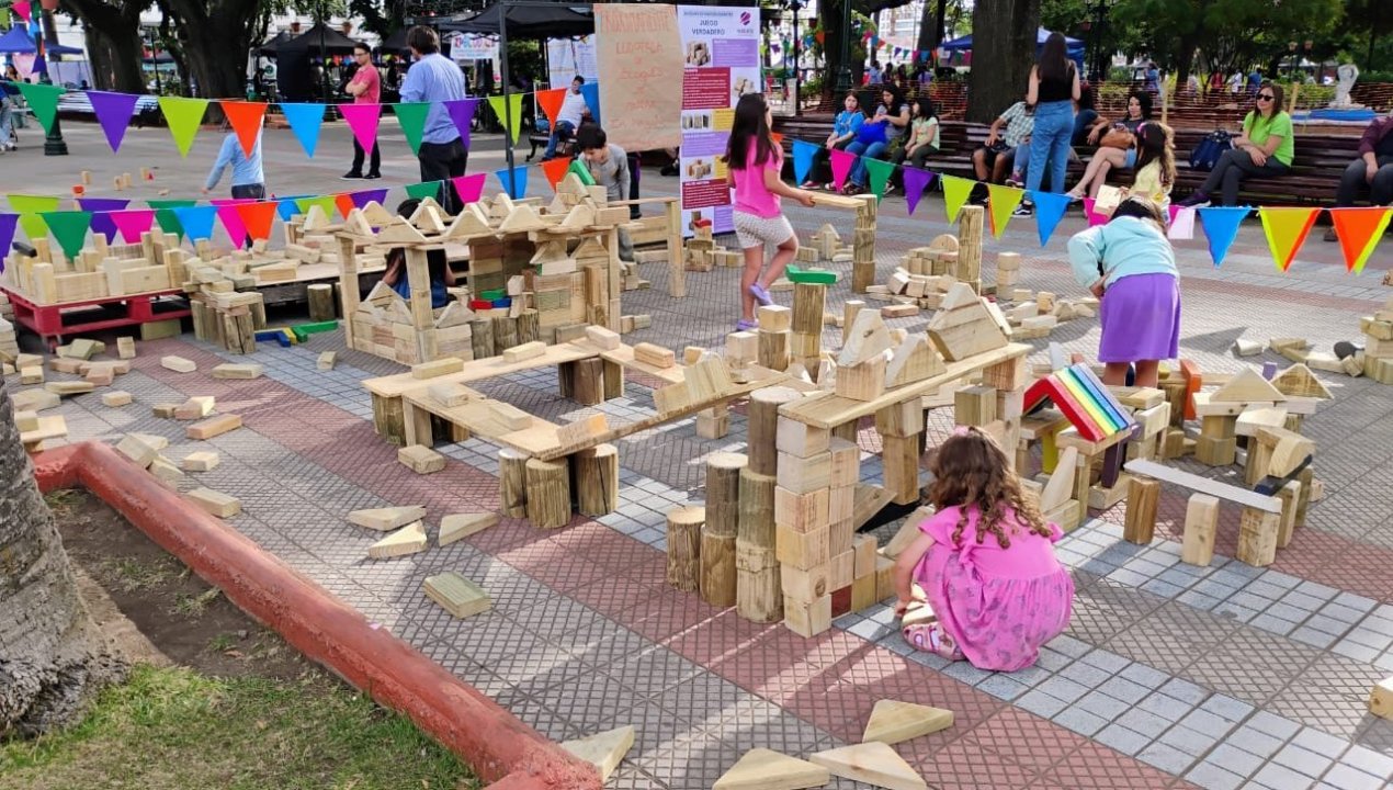 /expo-ludica-curico-2025-diversion-y-bienestar-en-la-plaza