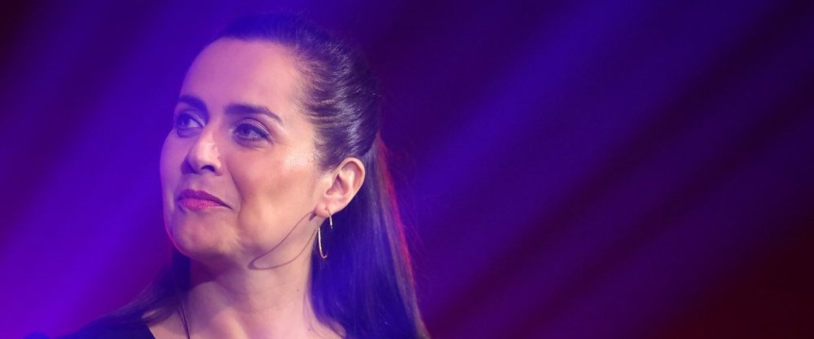 Natalia Valdebenito suspende show y resurgen críticas por chiste en El Teniente