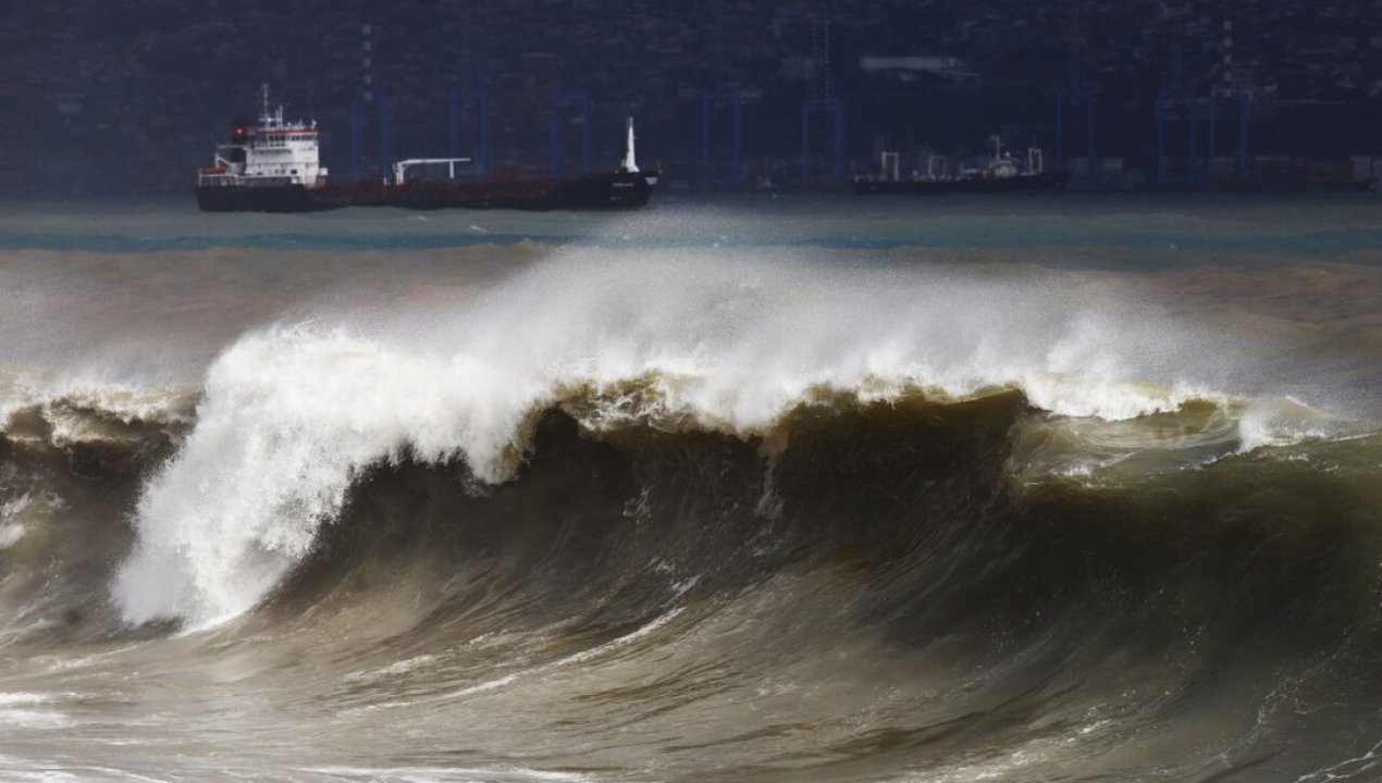/regionales/servimet-emite-aviso-de-marejadas-desde-el-golfo-de-penas-hasta-arica-y
