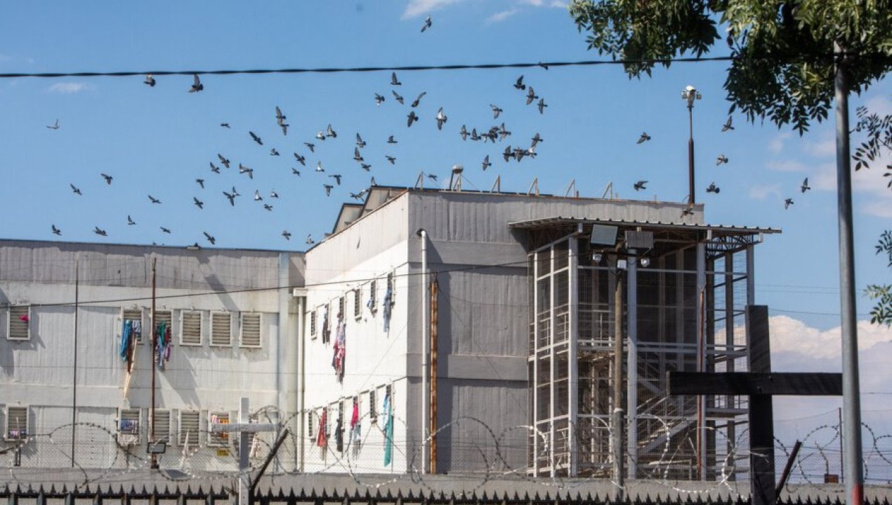 /actualidad/gendarmeria-traslada-a-reos-comunes-desde-el-ex-penal-punta-peuco-tras