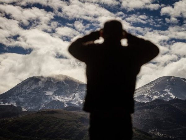 Detectan pulsos de ceniza en volcán Nevados de Chillán y mantienen alerta verde