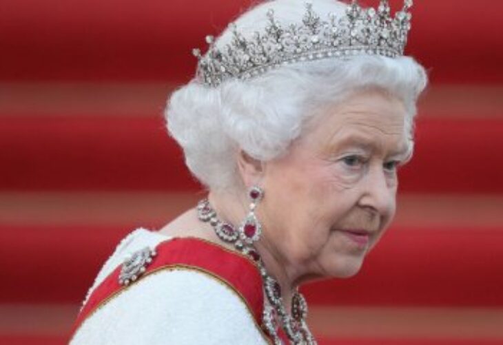 «Nuestros corazones están rotos»: Muerte de Isabel II se tomó las portadas en el Reino Unido.