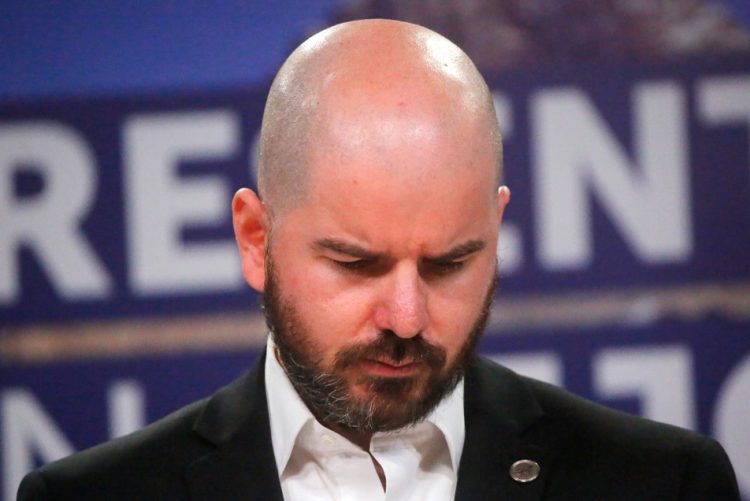 Sofocado por el caso convenios, Giorgio Jackson renunció al Gobierno